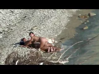 مرد Fucks در گربه با یک بطری آبجو به خدا مامان سوپر ممنوع
